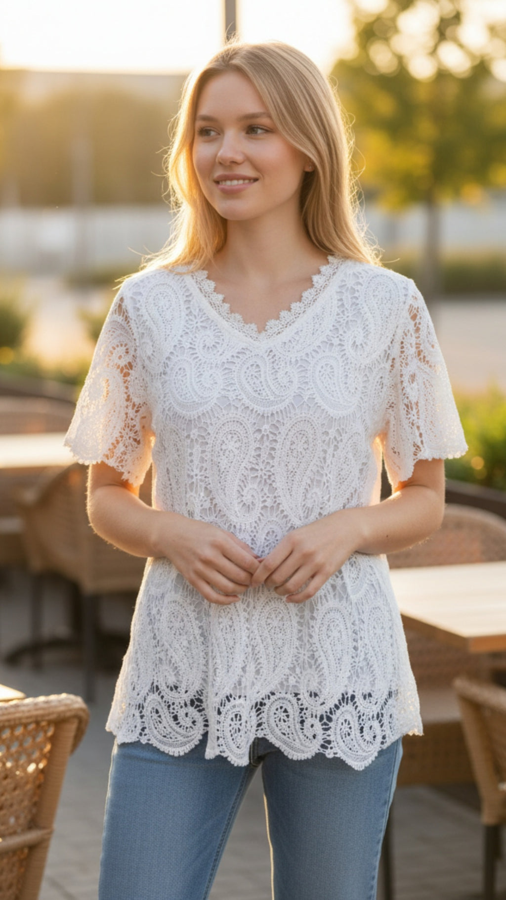 Blusa manga corta, encaje, cuello V