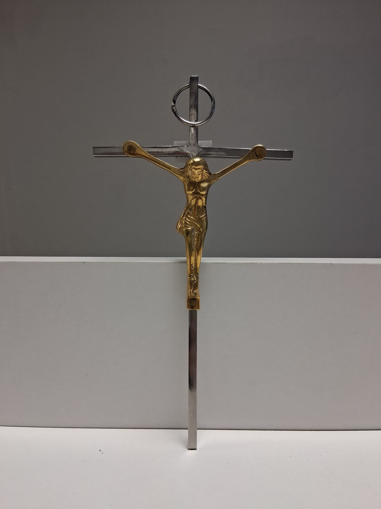 Crucifijo 7" metal dorado/plateado