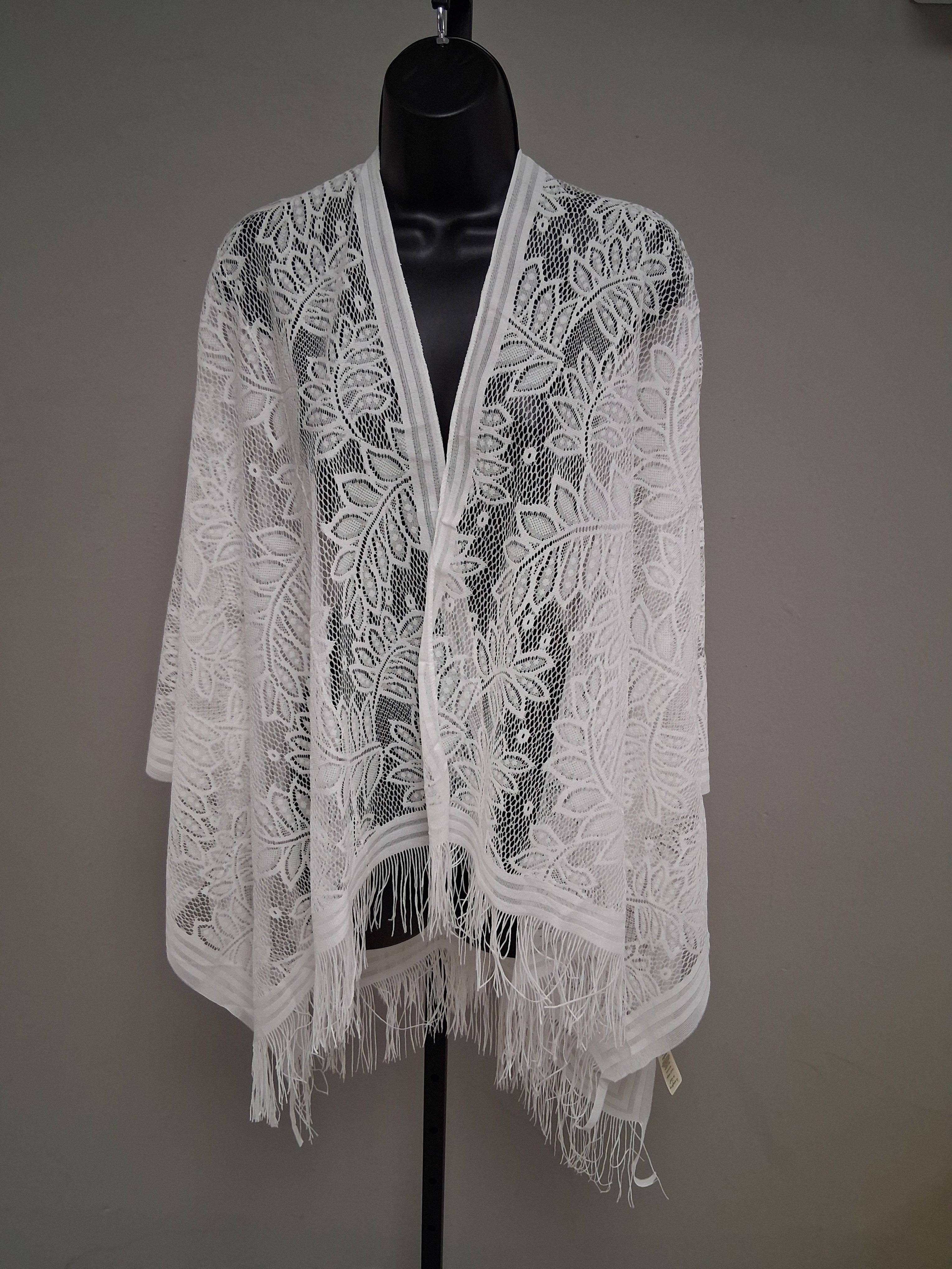 Shawl en puntilla tipo poncho